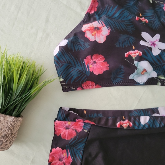 Swimsuit set - Picture 5 of 11